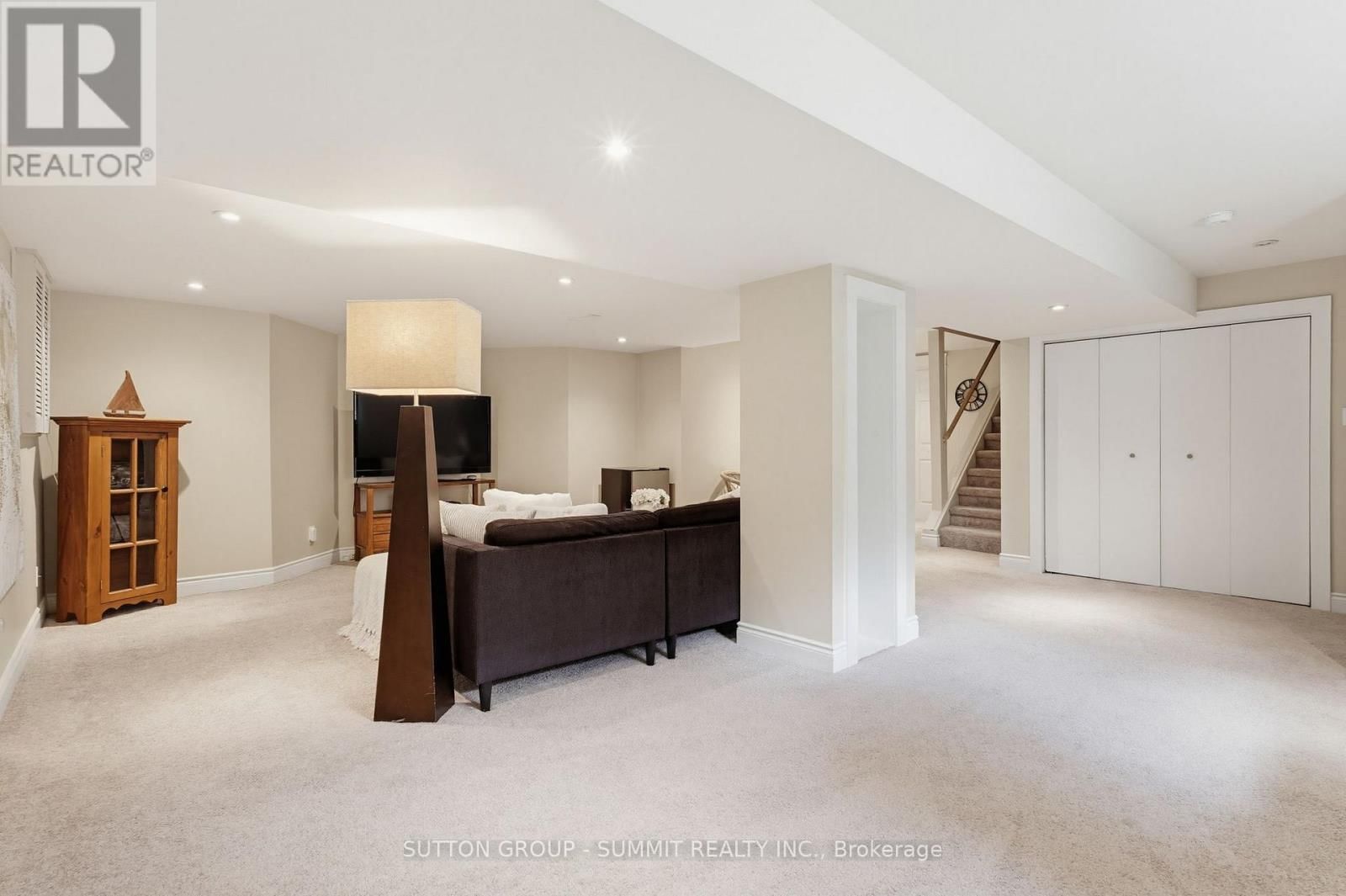 1354 WINTERBERRY DRIVE Image 35