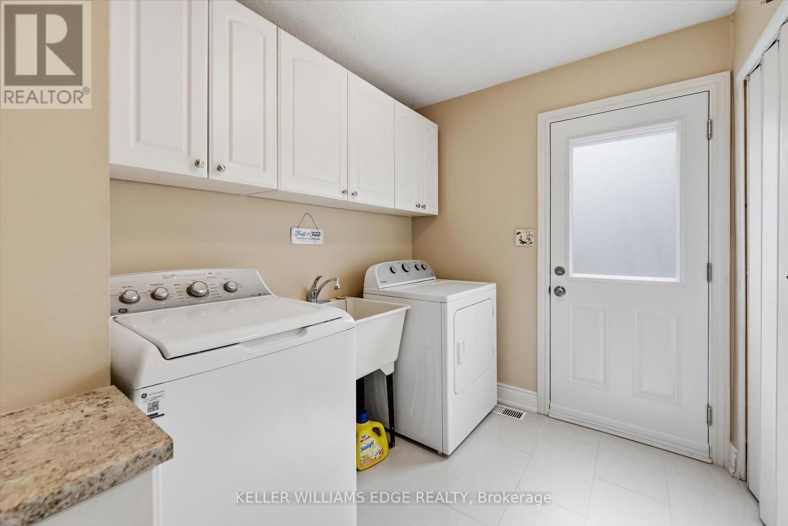 2648 CAVENDISH DRIVE Image 20