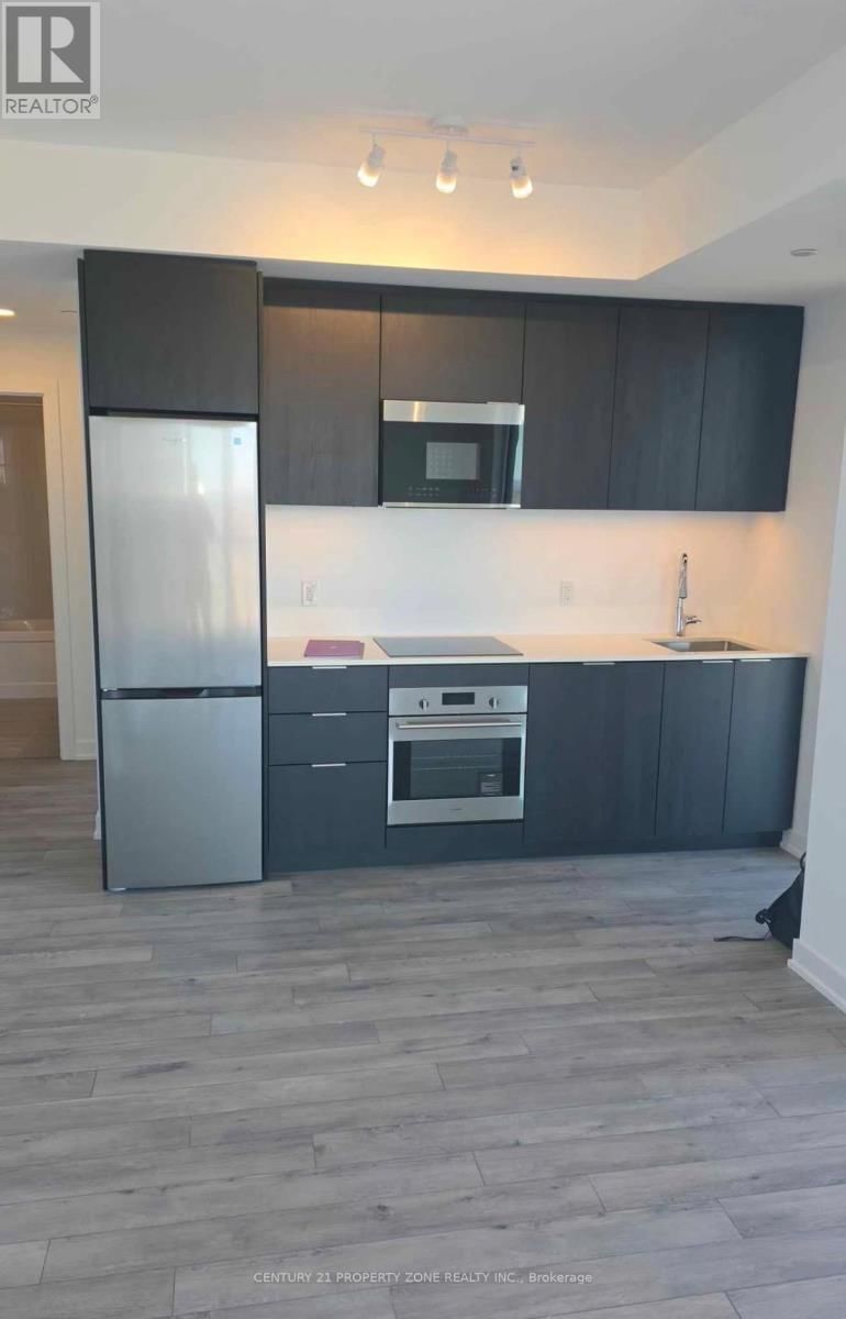 2117 - 15 SKYRIDGE DRIVE Image 2