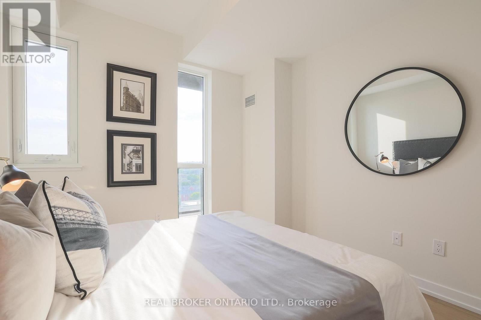 915 - 2300 ST CLAIR AVENUE WEST Image 15