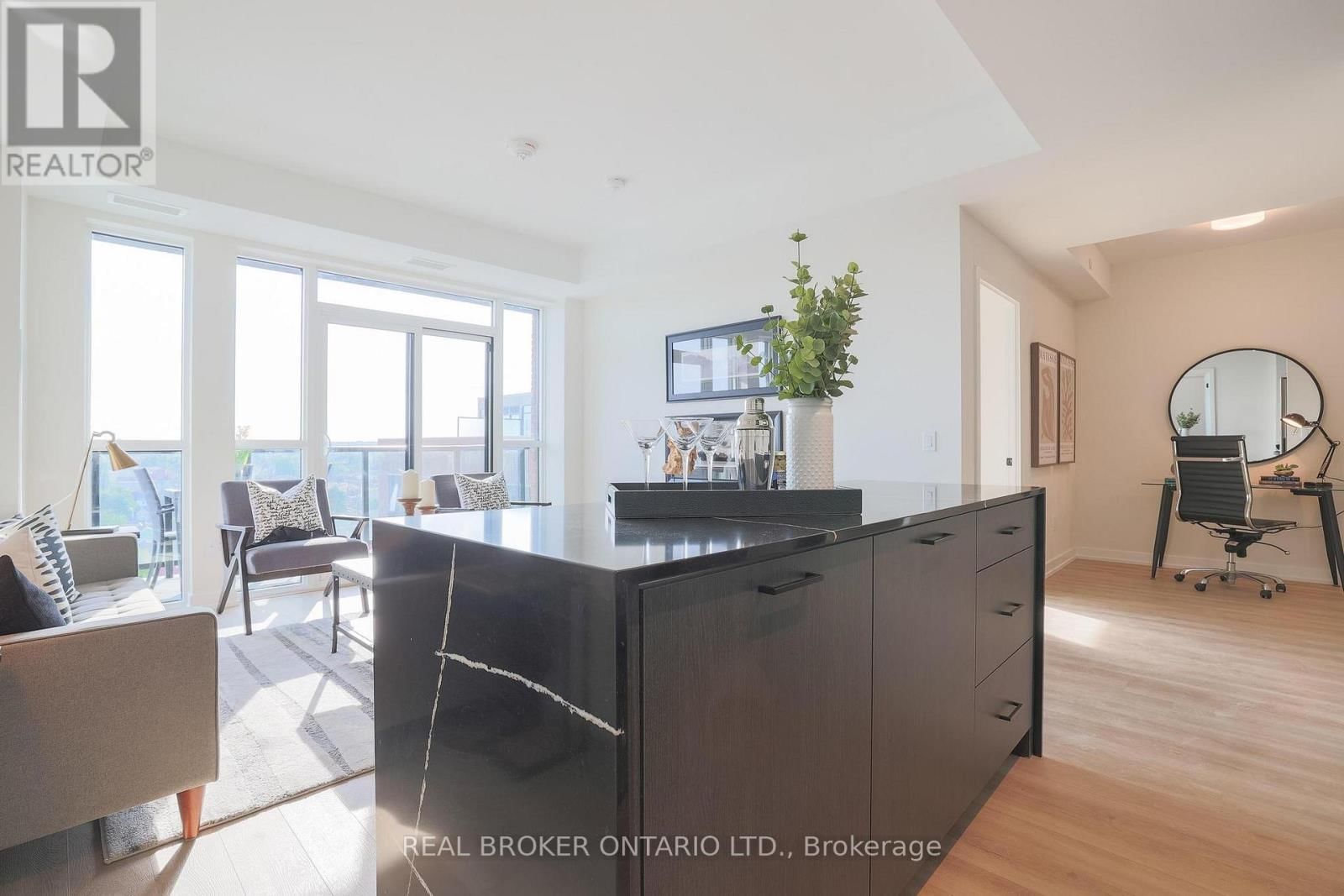 915 - 2300 ST CLAIR AVENUE WEST Image 7