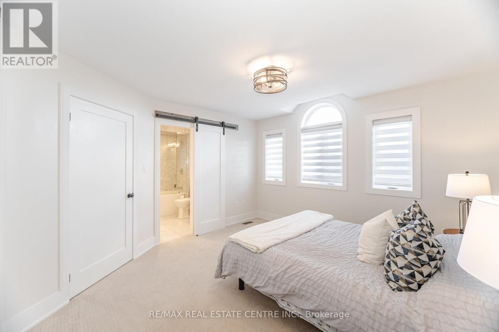 upper - 680 DRIFTCURRENT DRIVE Image 21