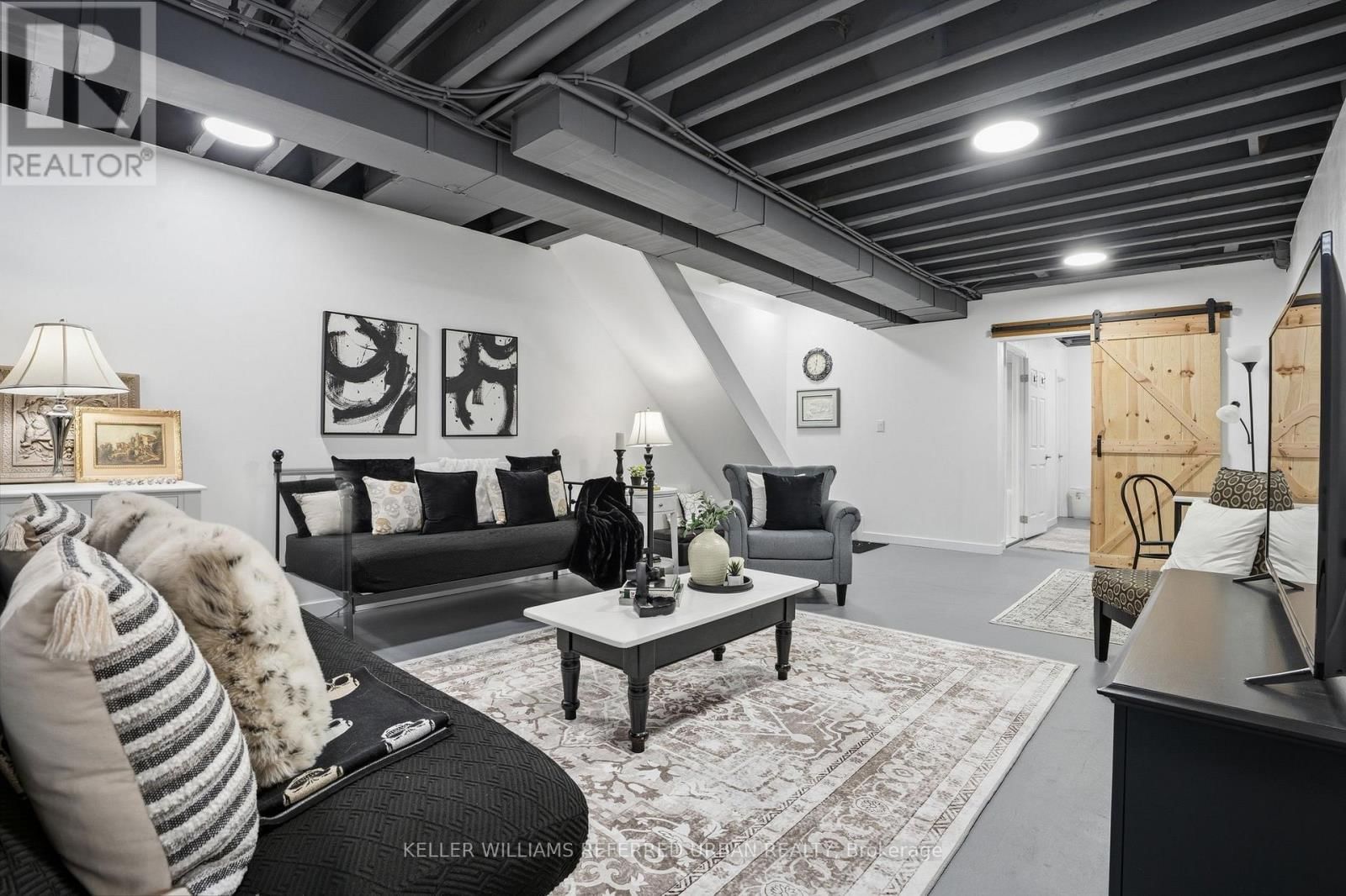 266 MELROSE STREET Image 26