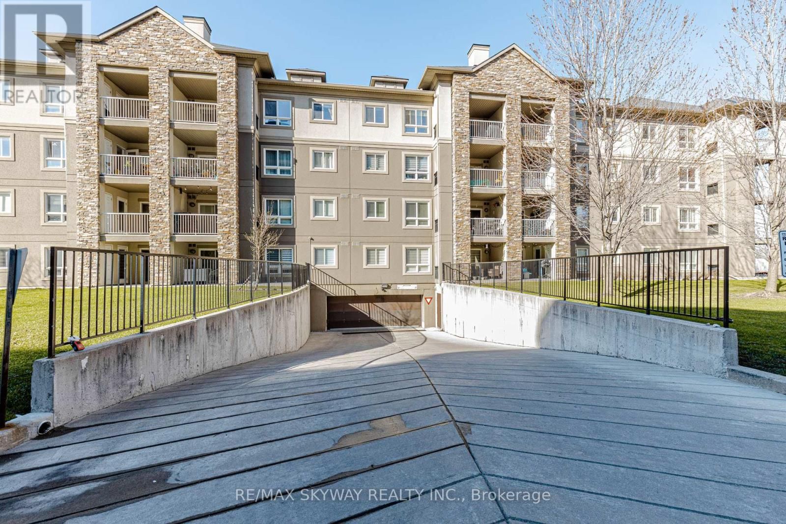 1403 - 8 DAYSPRING CIRCLE Image 3