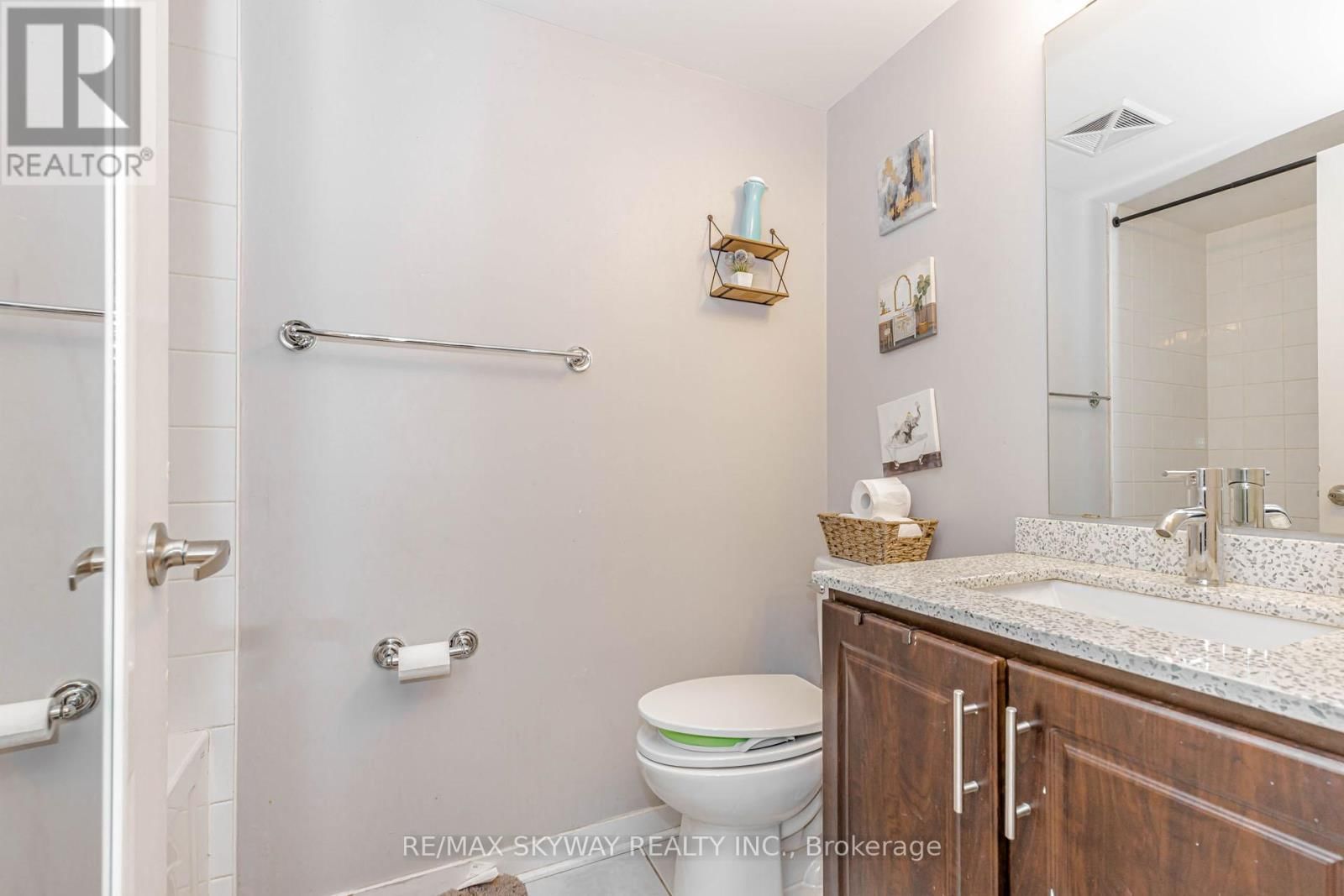 1403 - 8 DAYSPRING CIRCLE Image 33