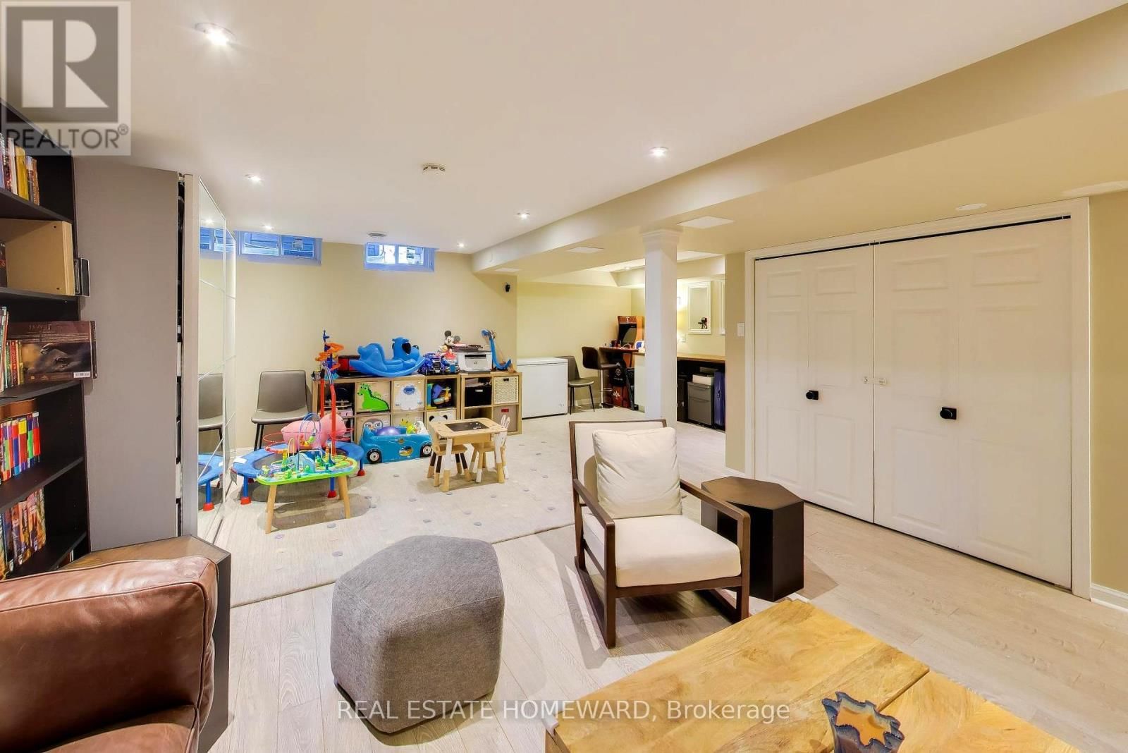 3375 FENWICK CRESCENT Image 21