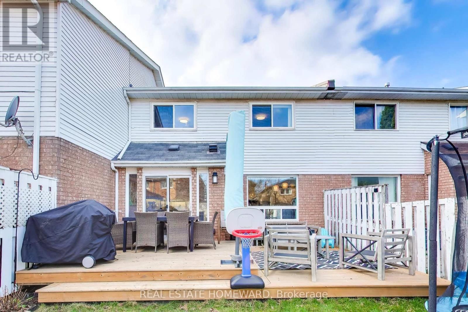 3375 FENWICK CRESCENT Image 26