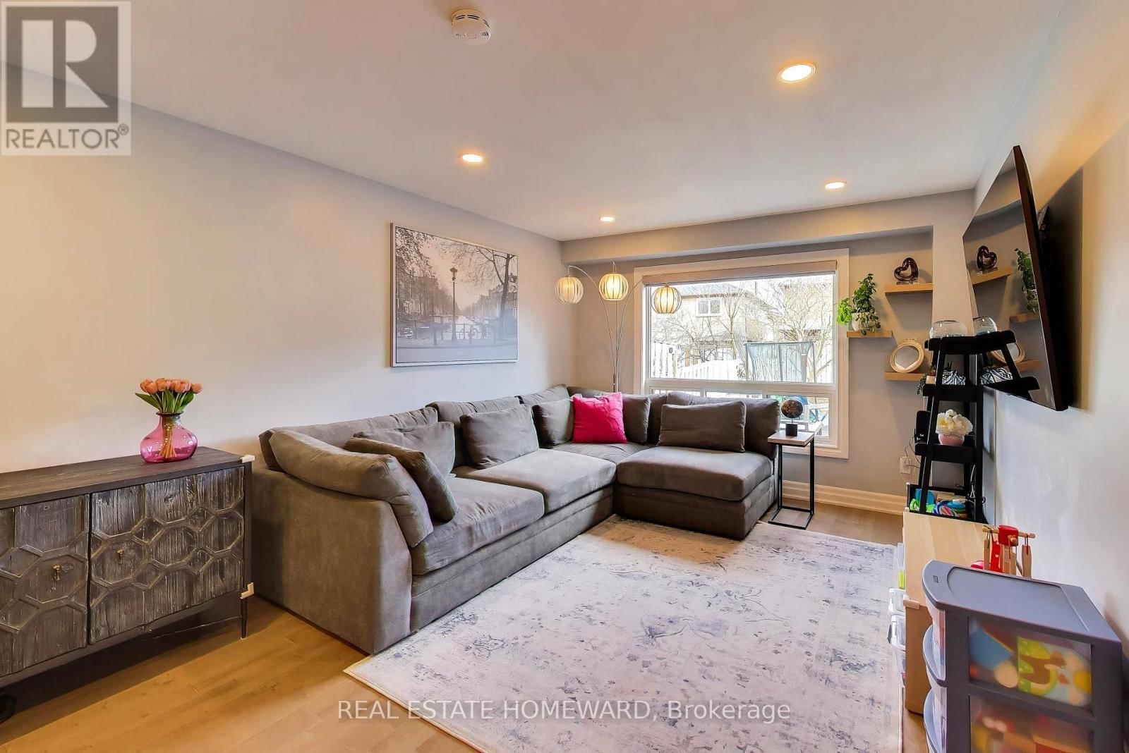 3375 FENWICK CRESCENT Image 4