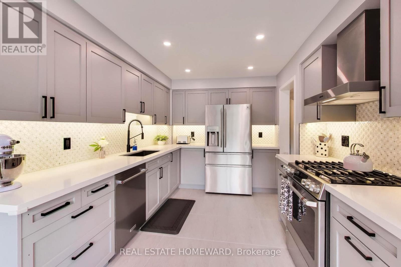 3375 FENWICK CRESCENT Image 8