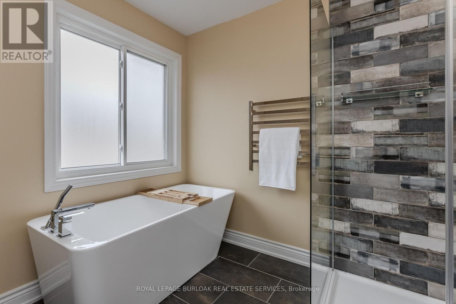 4077 GUNBY CRESCENT Image 15