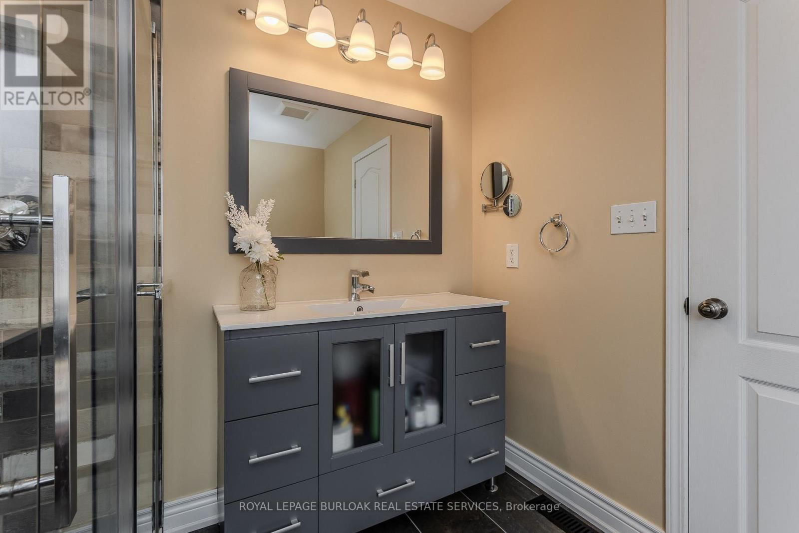 4077 GUNBY CRESCENT Image 16