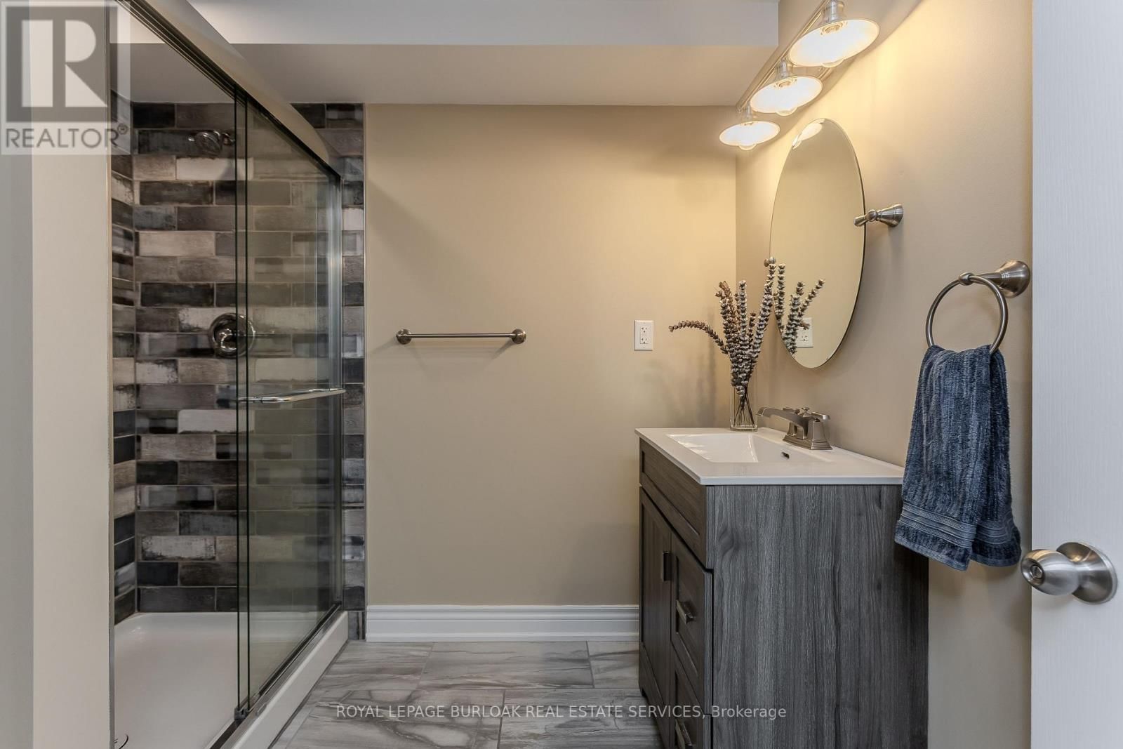 4077 GUNBY CRESCENT Image 24