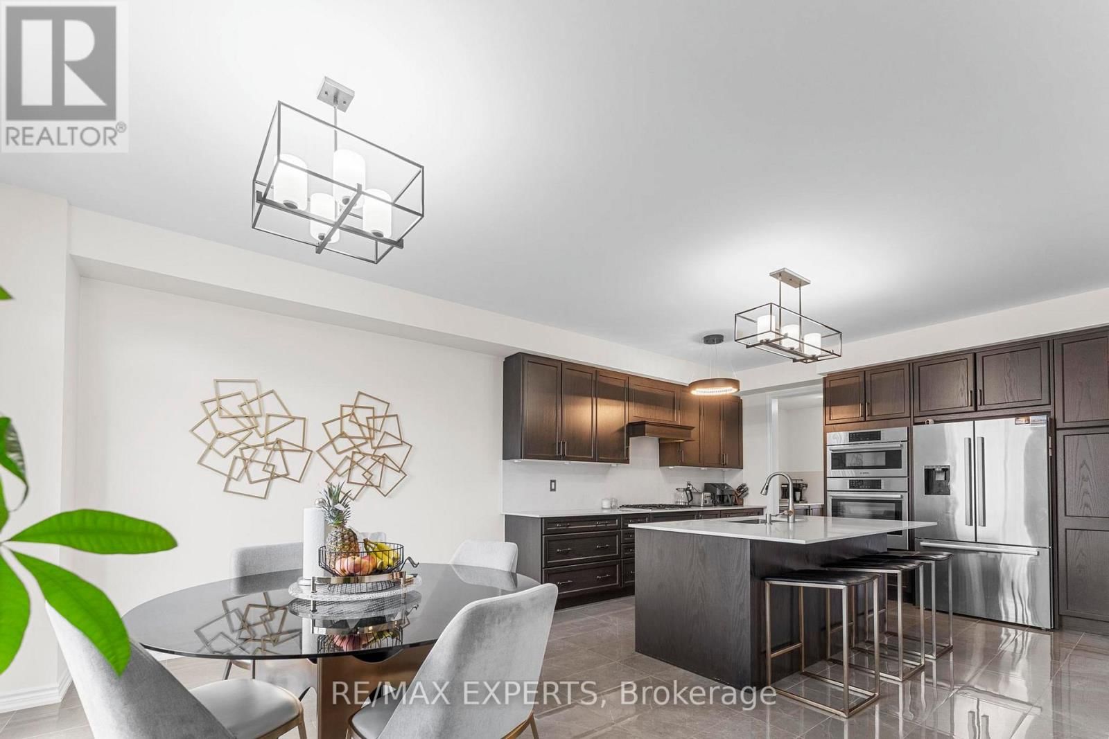 572 QUEEN MARY DRIVE Image 12