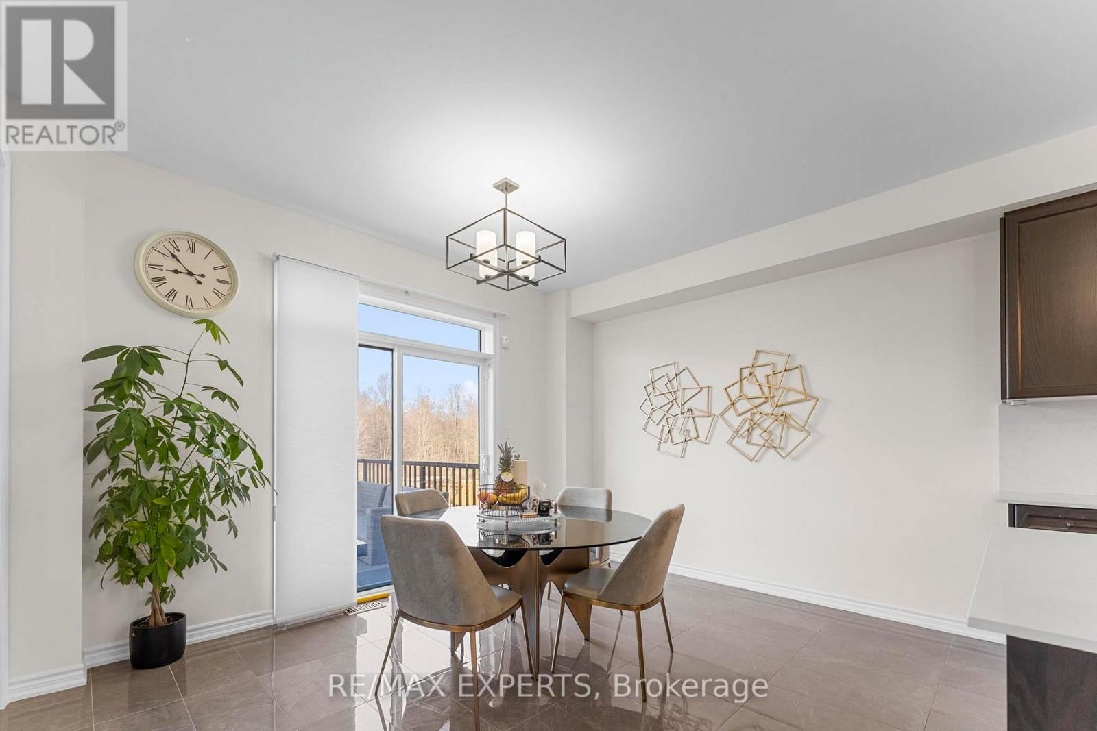 572 QUEEN MARY DRIVE Image 14