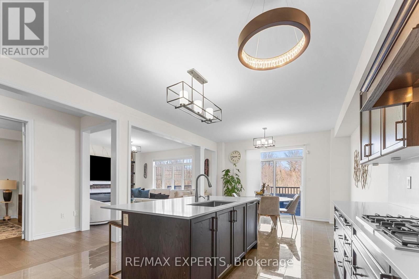 572 QUEEN MARY DRIVE Image 17