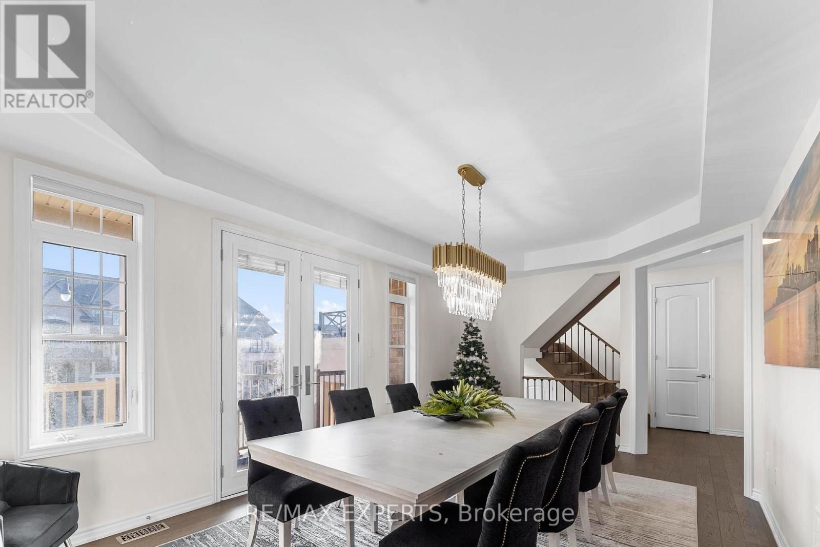 572 QUEEN MARY DRIVE Image 19