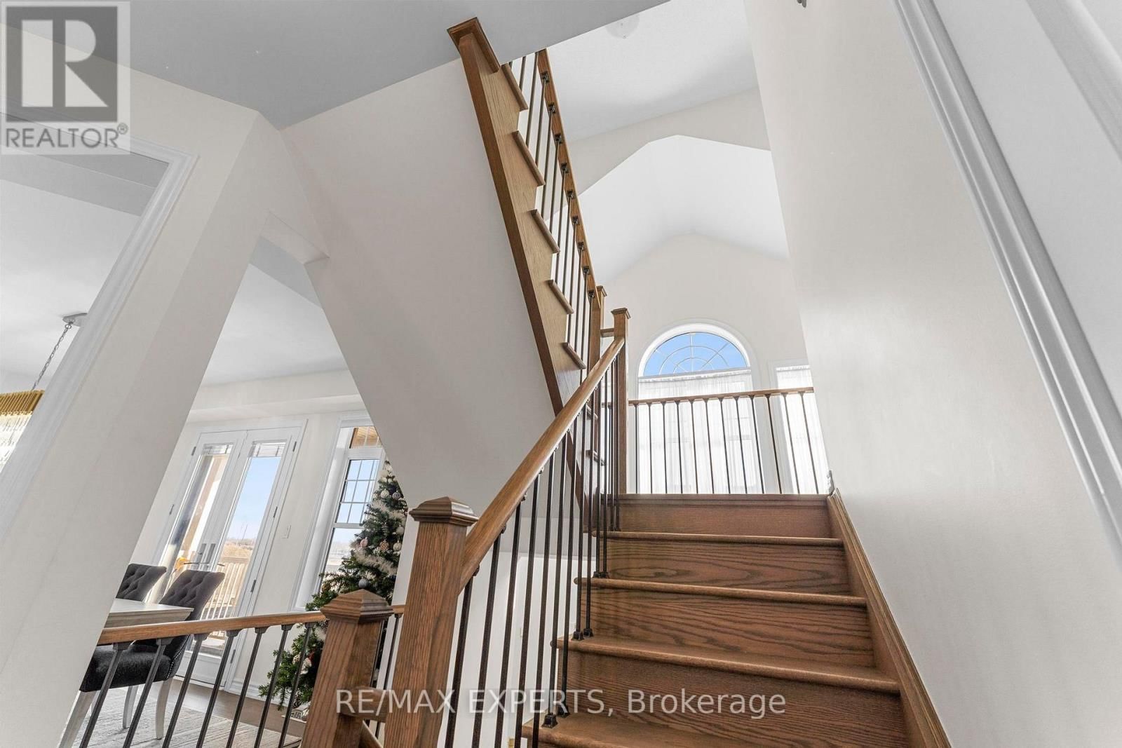 572 QUEEN MARY DRIVE Image 23