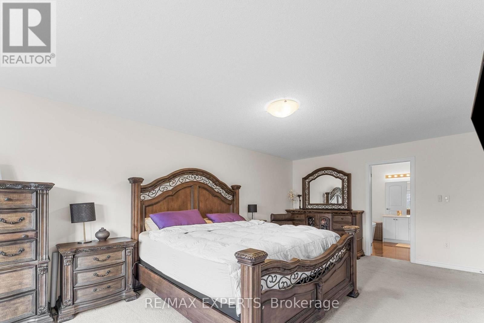 572 QUEEN MARY DRIVE Image 24