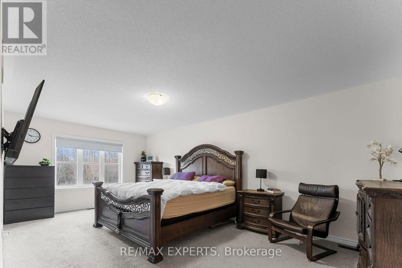 572 QUEEN MARY DRIVE Image 25