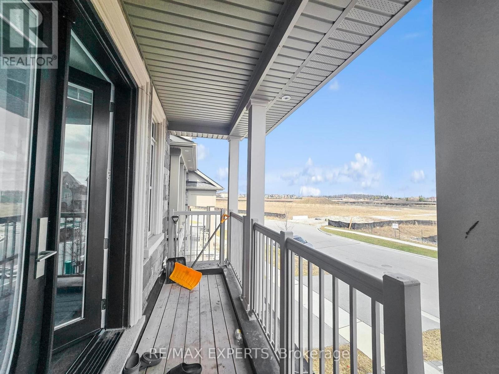 572 QUEEN MARY DRIVE Image 26