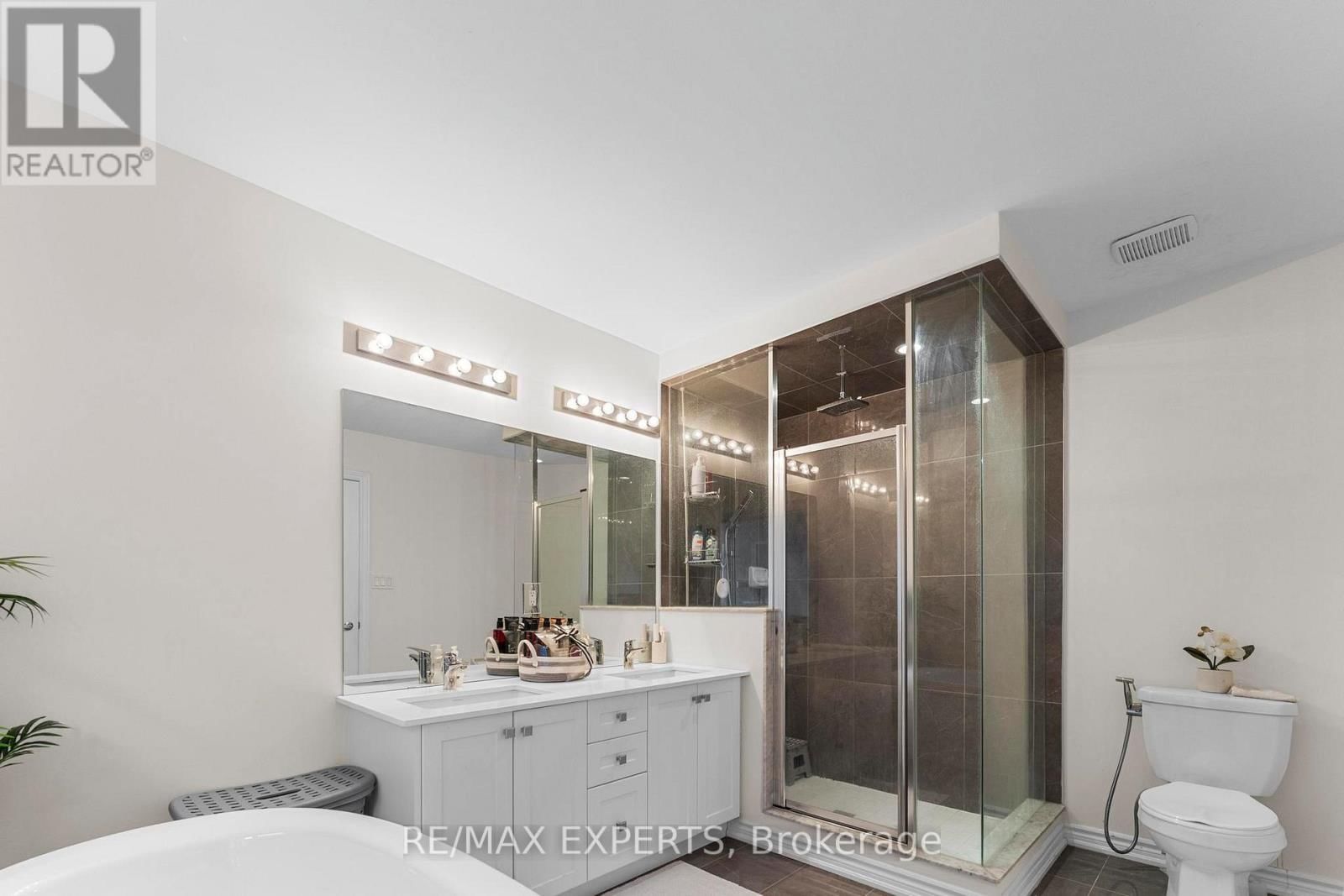 572 QUEEN MARY DRIVE Image 28