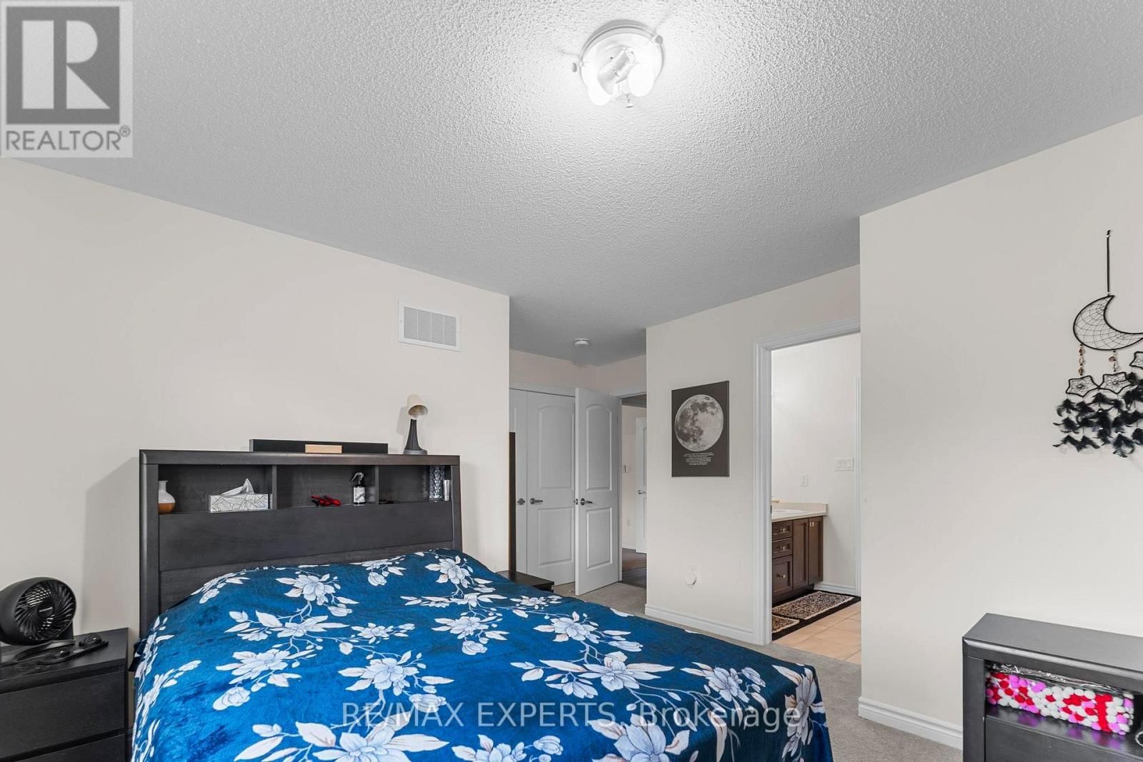 572 QUEEN MARY DRIVE Image 29