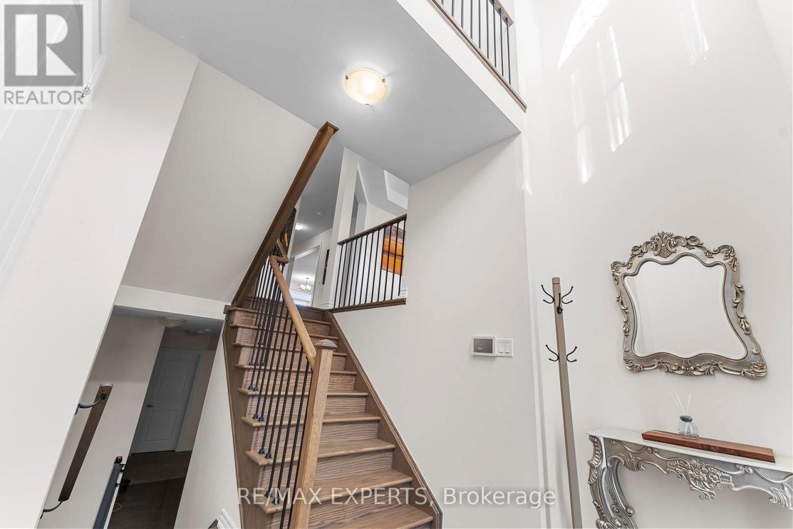 572 QUEEN MARY DRIVE Image 3