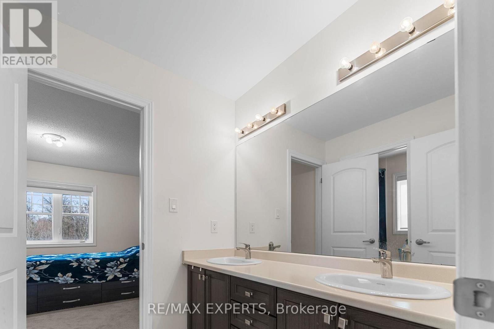 572 QUEEN MARY DRIVE Image 31