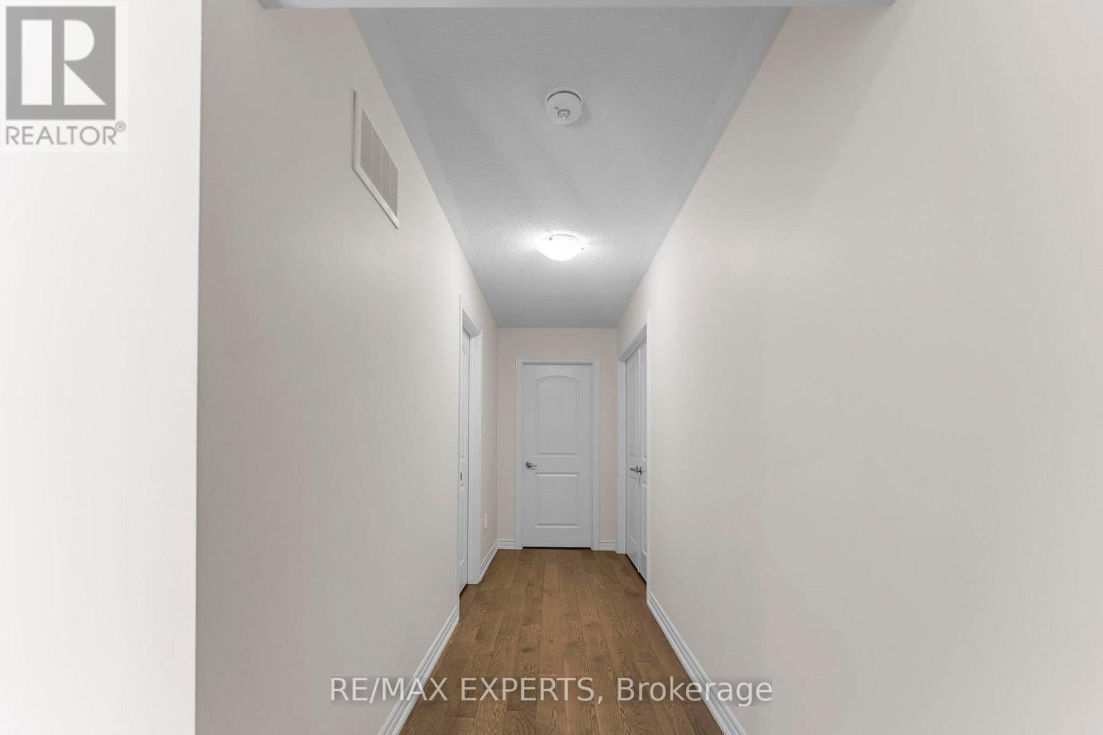 572 QUEEN MARY DRIVE Image 36