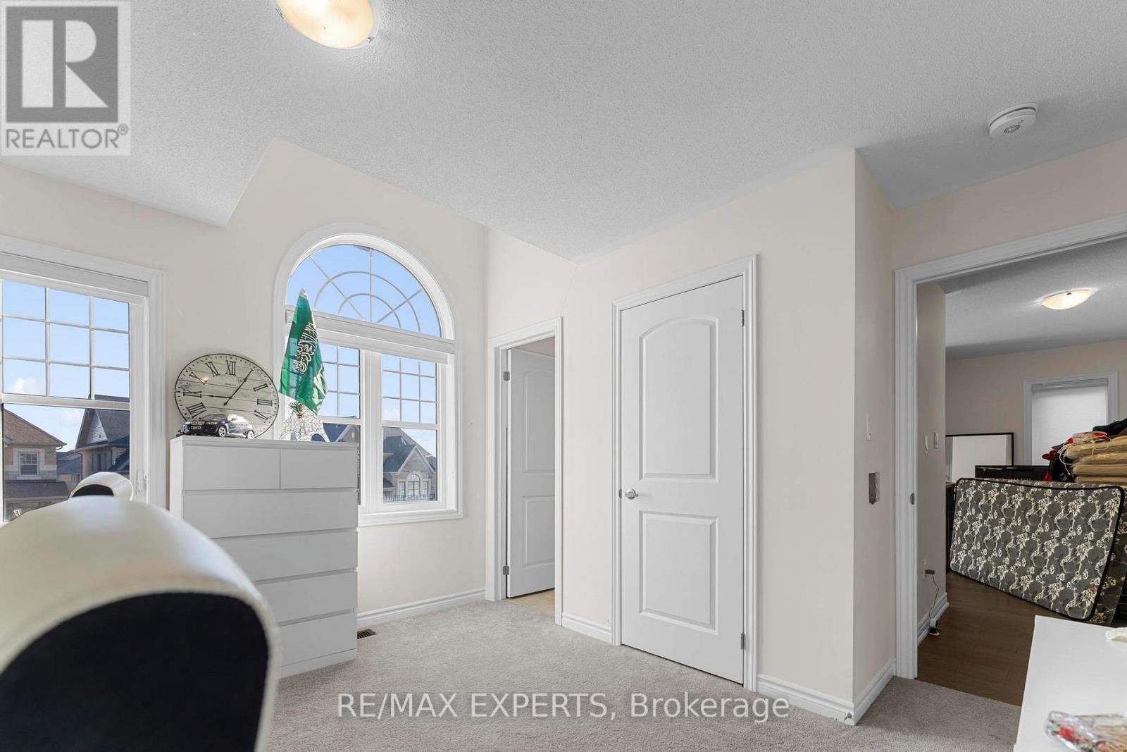 572 QUEEN MARY DRIVE Image 38