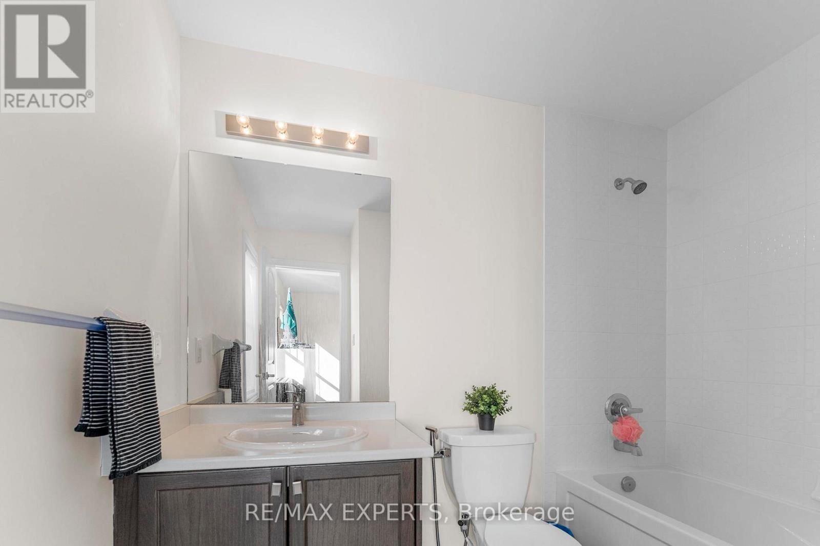 572 QUEEN MARY DRIVE Image 39