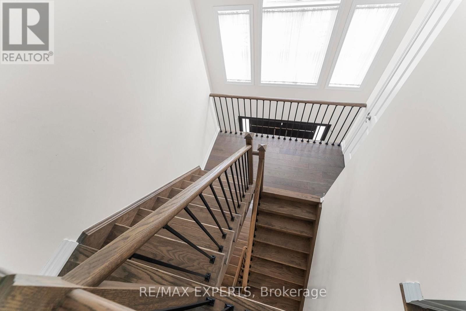 572 QUEEN MARY DRIVE Image 40