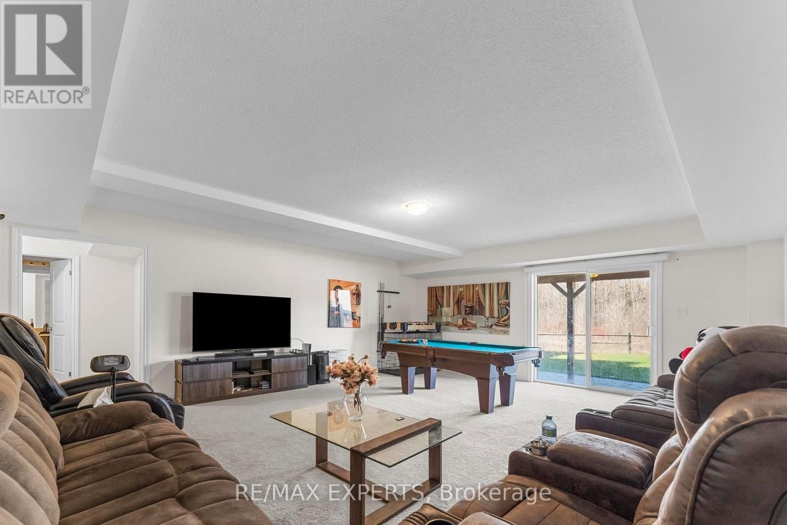 572 QUEEN MARY DRIVE Image 42