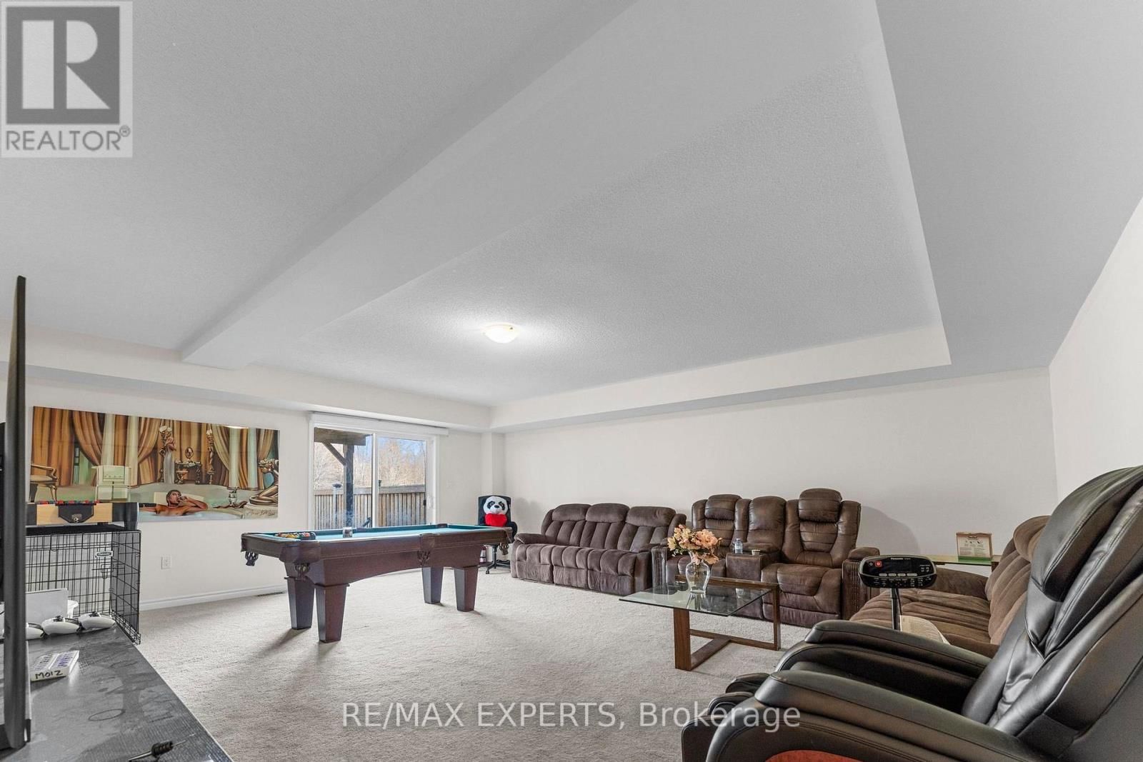 572 QUEEN MARY DRIVE Image 43