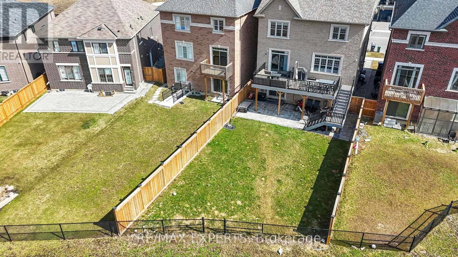 572 QUEEN MARY DRIVE Image 45