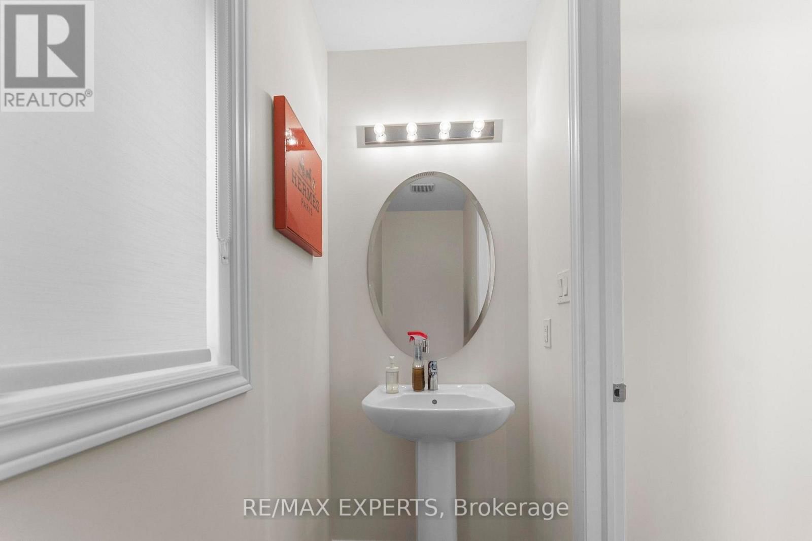 572 QUEEN MARY DRIVE Image 6