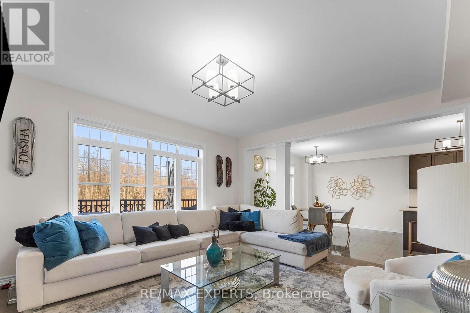 572 QUEEN MARY DRIVE Image 9