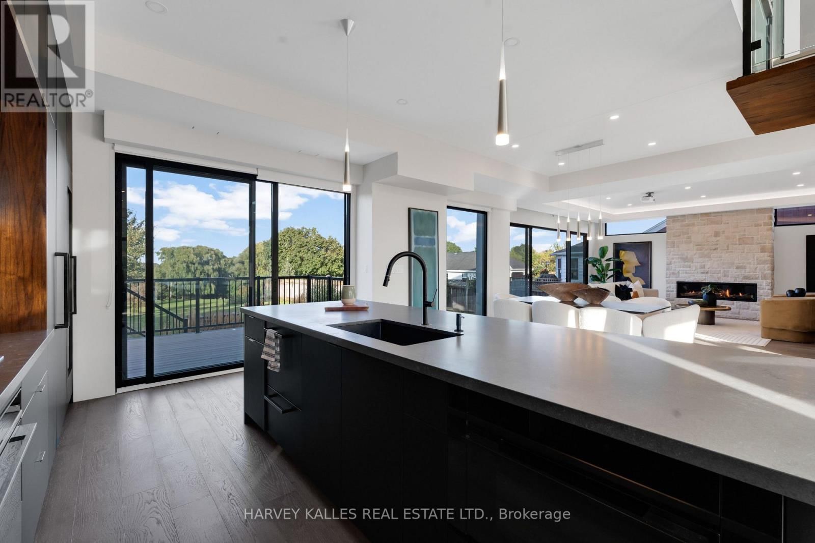 29 PERU ROAD Image 11