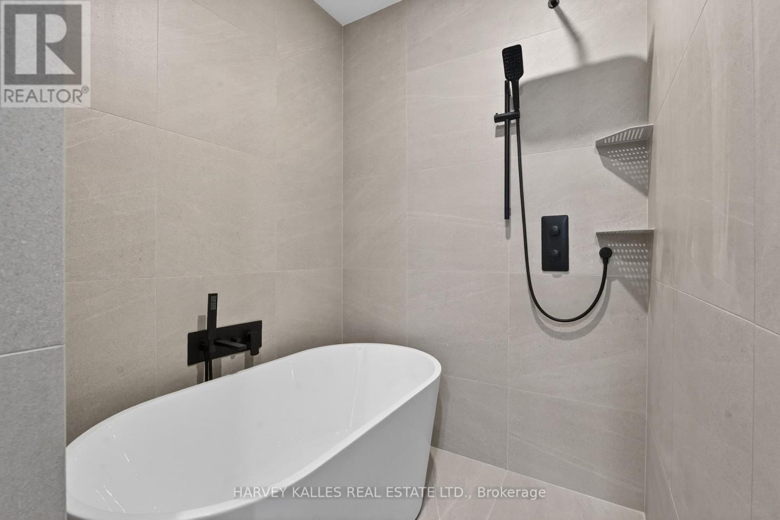 29 PERU ROAD Image 35