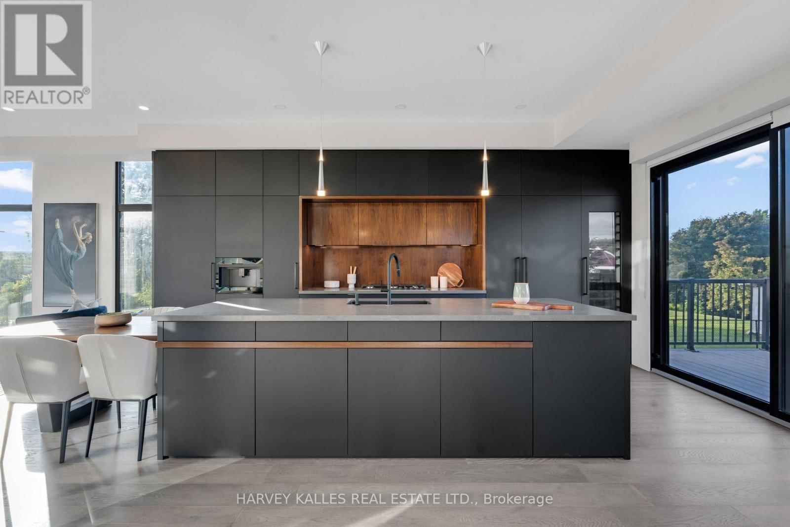 29 PERU ROAD Image 8