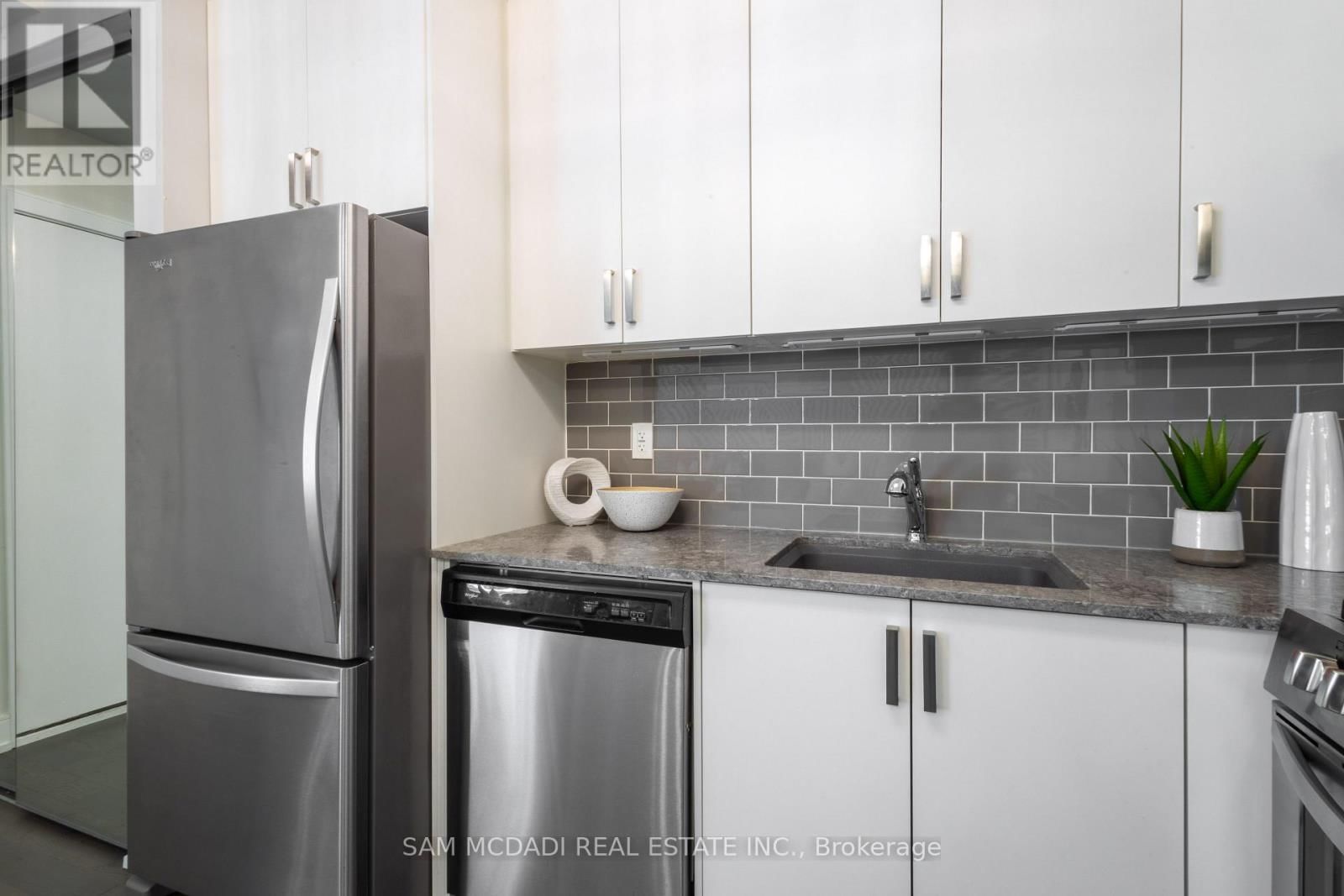 1 - 670 ATWATER AVENUE Image 6