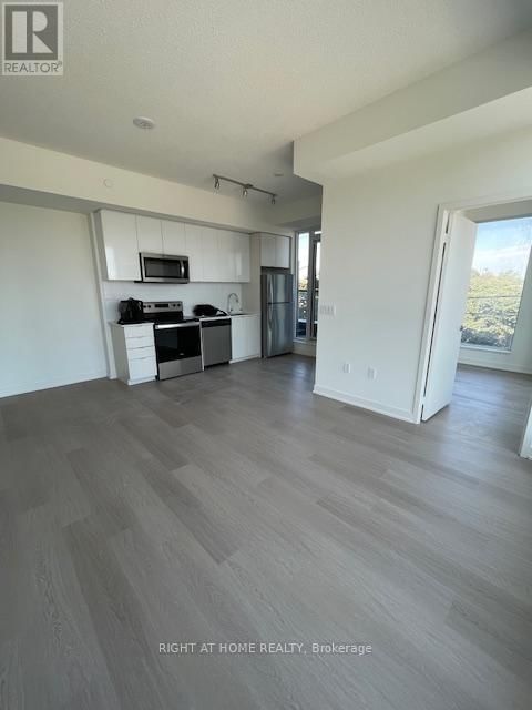 218 - 859 THE QUEENSWAY Image 3