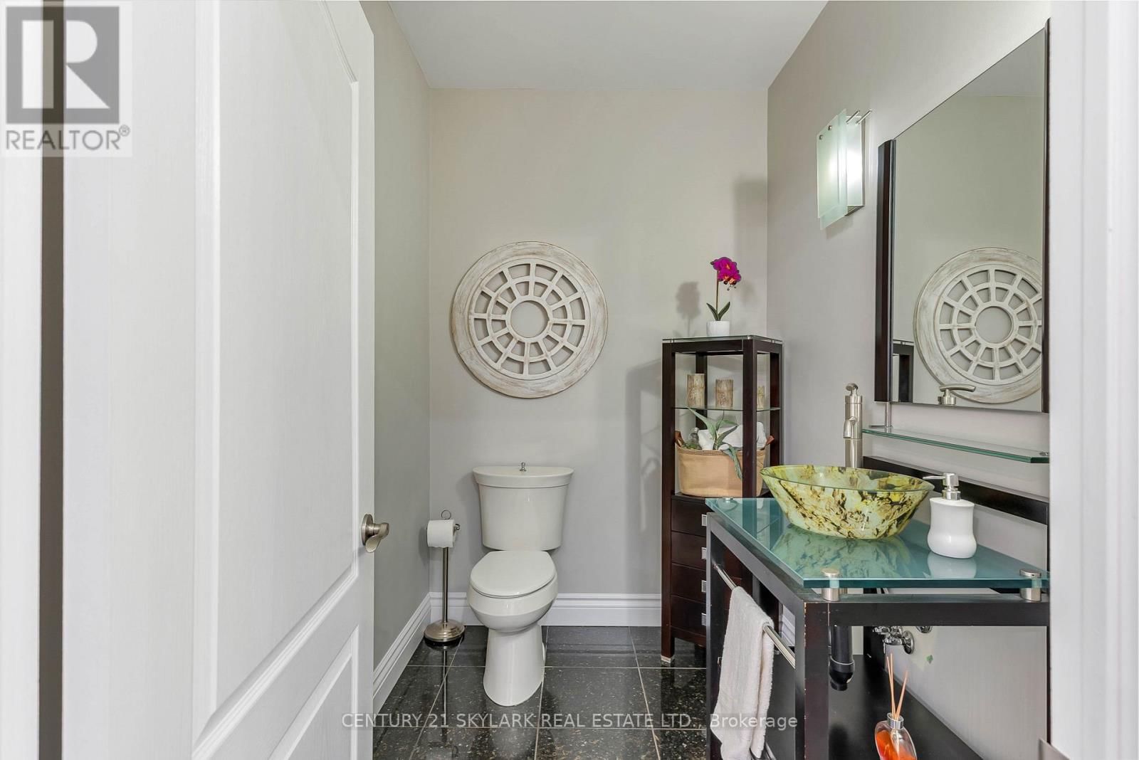 18200 MOUNTAINVIEW ROAD Image 16