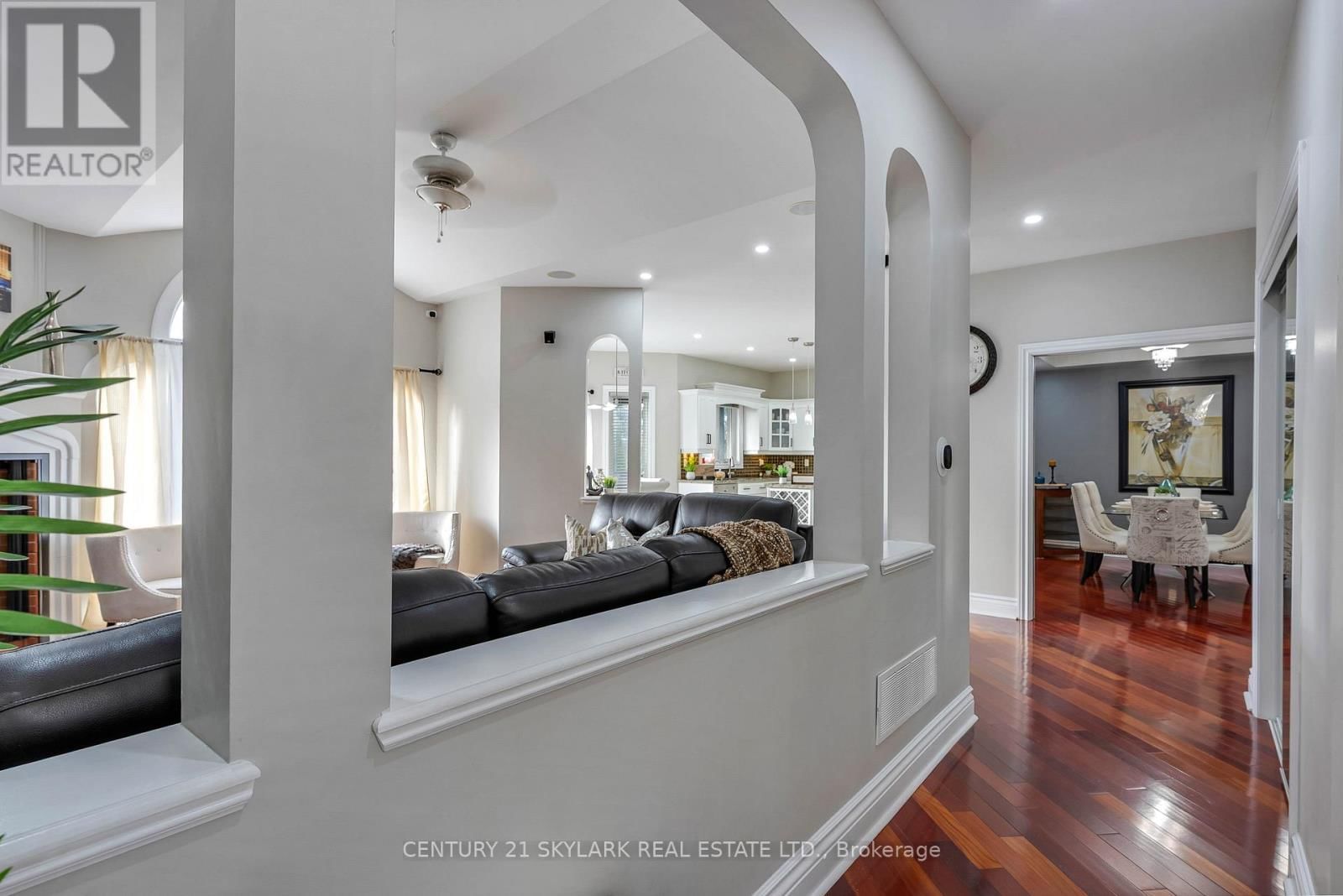 18200 MOUNTAINVIEW ROAD Image 17