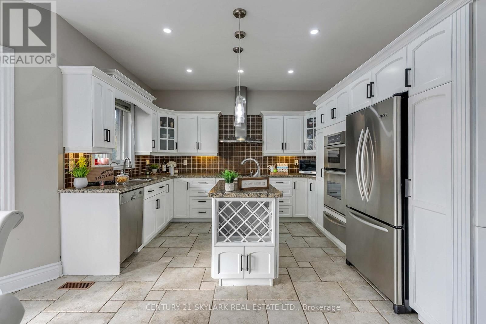 18200 MOUNTAINVIEW ROAD Image 20