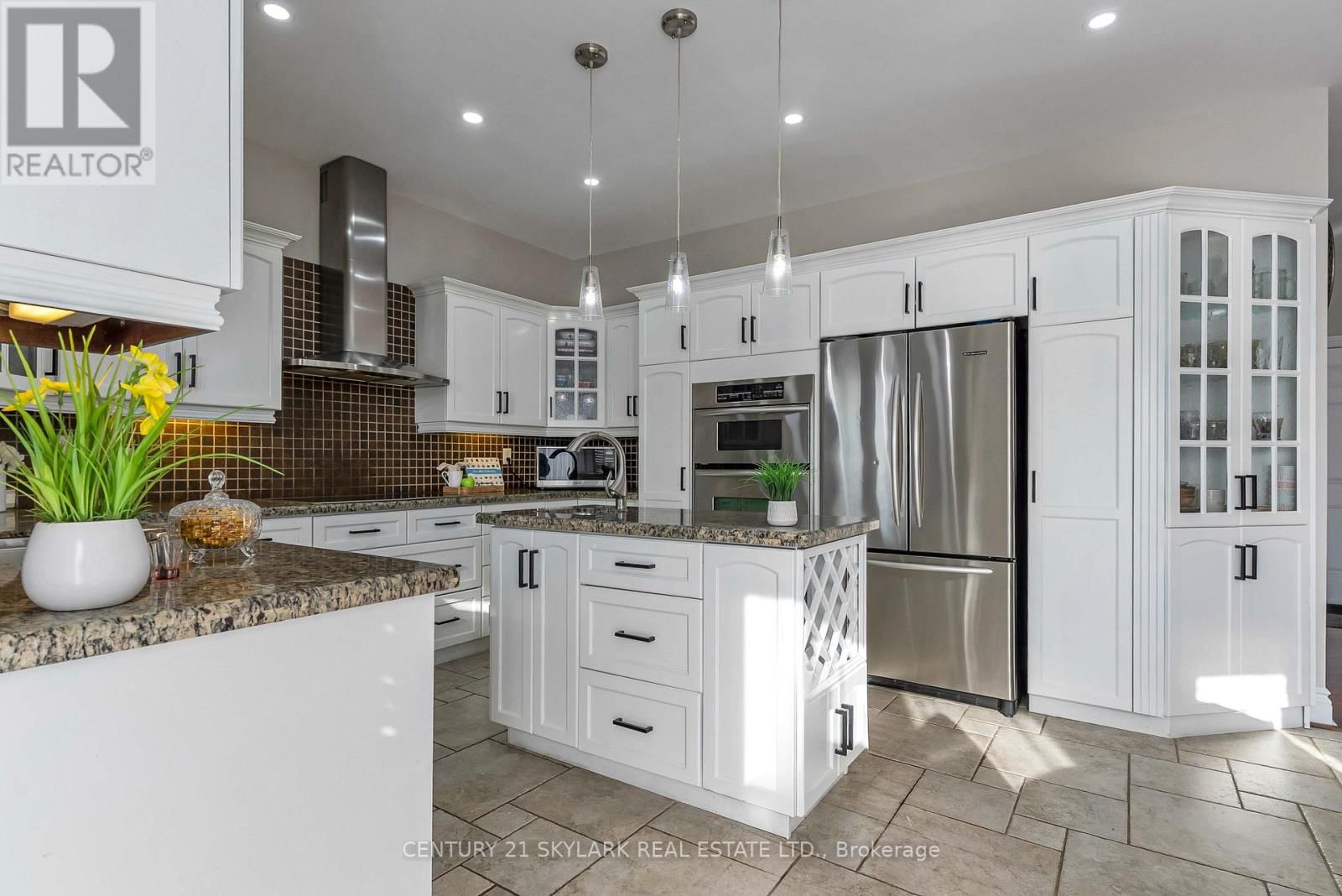 18200 MOUNTAINVIEW ROAD Image 21