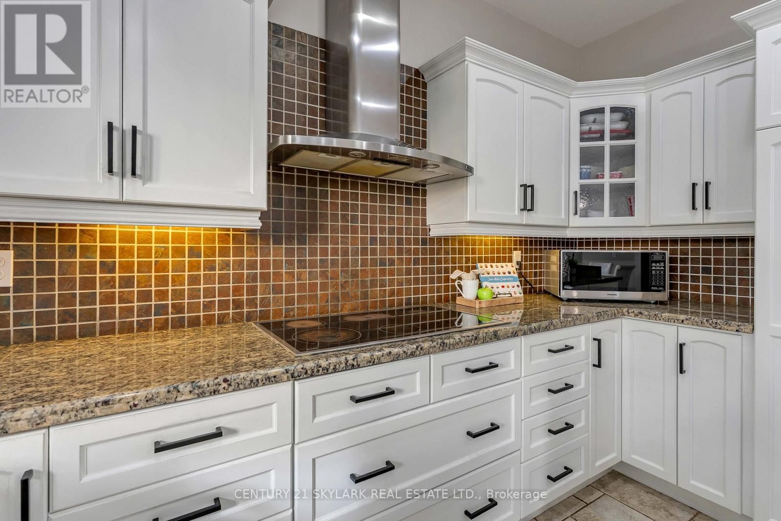 18200 MOUNTAINVIEW ROAD Image 22