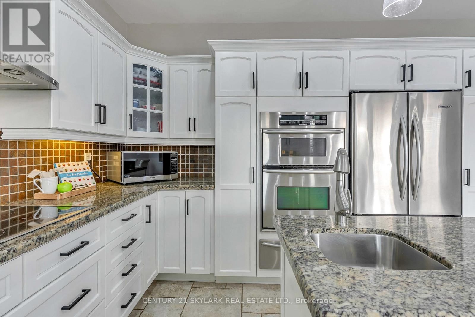 18200 MOUNTAINVIEW ROAD Image 23