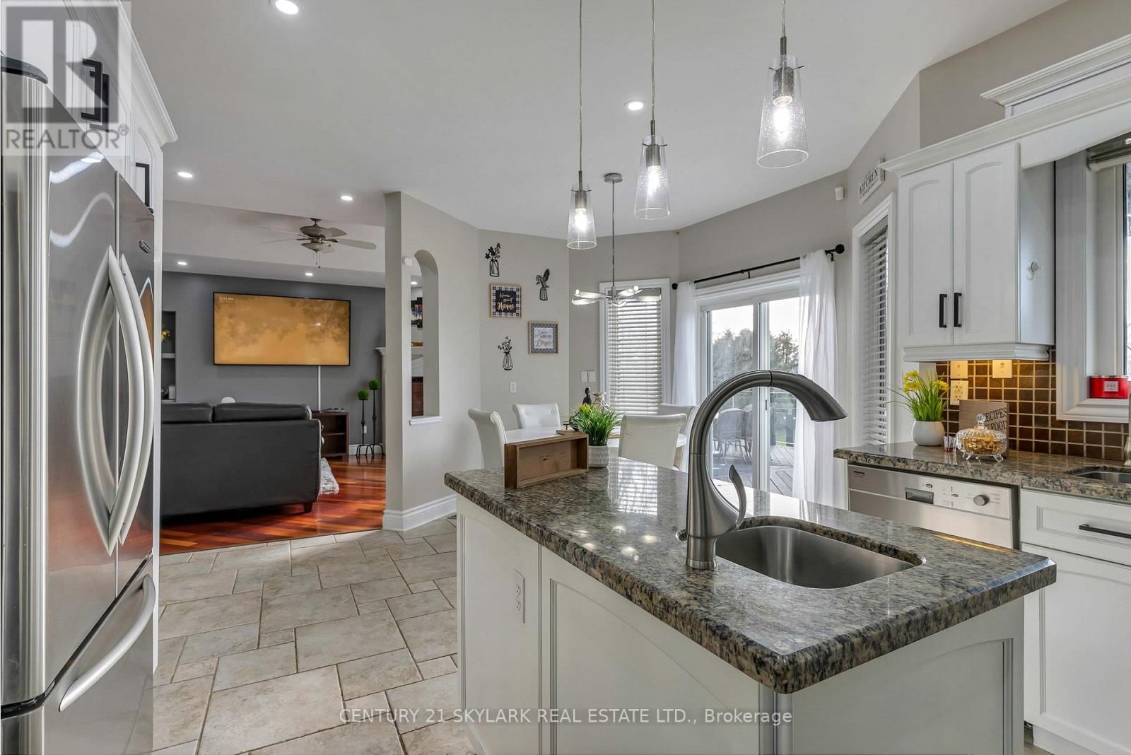 18200 MOUNTAINVIEW ROAD Image 24