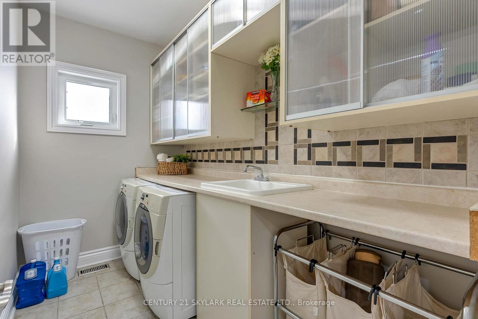 18200 MOUNTAINVIEW ROAD Image 31